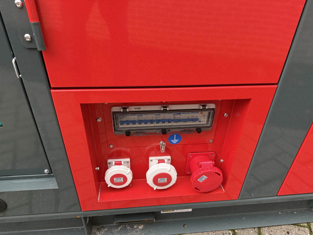 Нов Генераторска поставка BAUER 124 KVA: слика 7