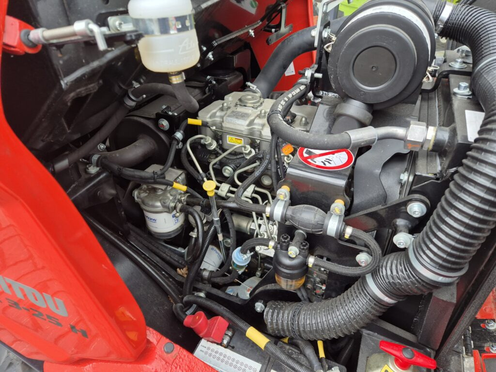 Земјоделски натоварувач MANITOU MLA 3-25H miniloader: слика 9 Земјоделски натоварувач MANITOU MLA 3-25H miniloader: слика 9