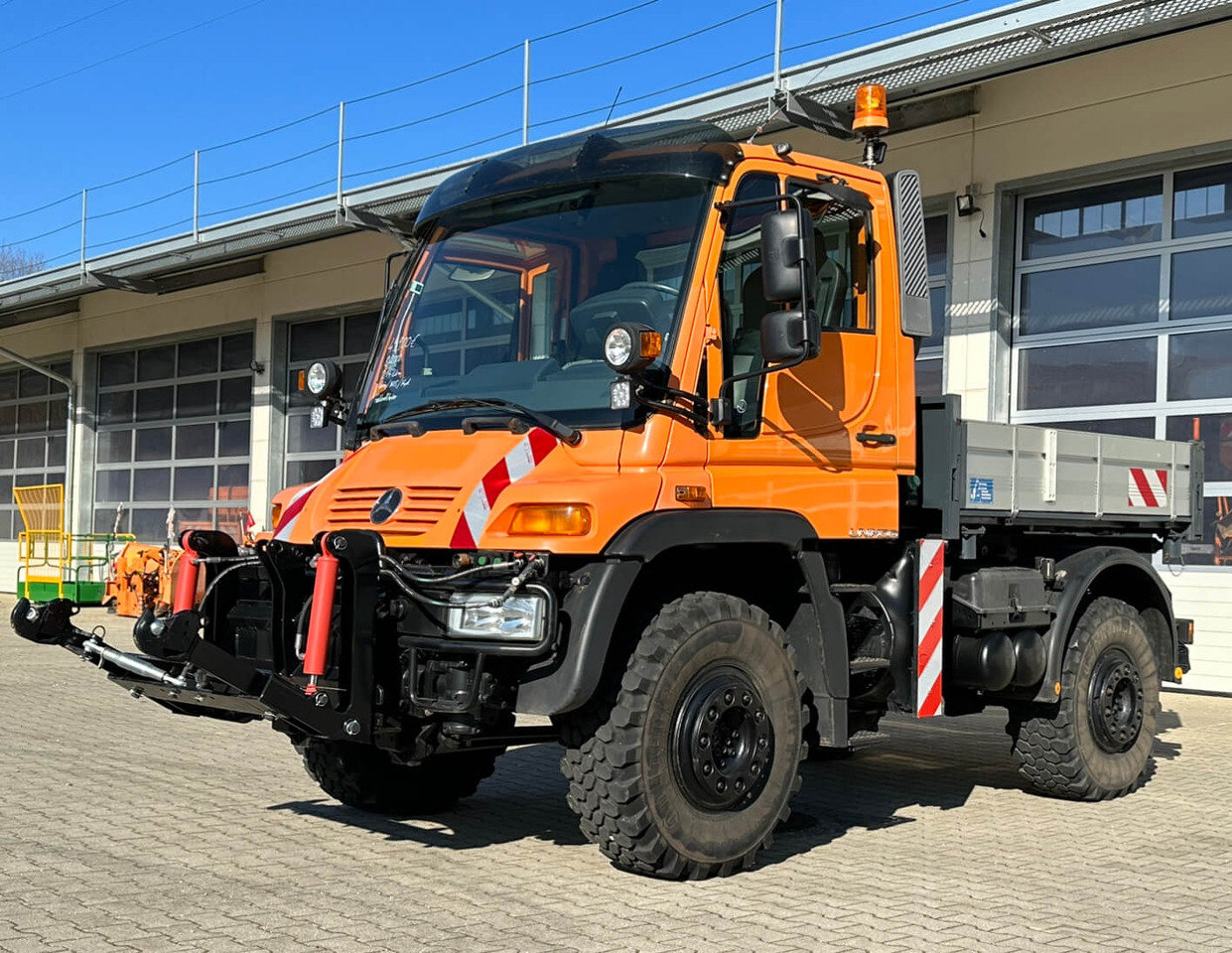 Unimog 400 - U400 405 02734 mit Heckkraftheber Mer - Кипер: слика 1 Unimog 400 - U400 405 02734 mit Heckkraftheber Mer - Кипер: слика 1