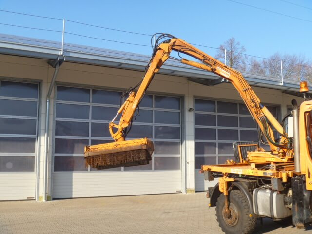 Unimog Aufbaumulcher Gilbers U400ST06EMP - Косилка за жива ограда: слика 3 Unimog Aufbaumulcher Gilbers U400ST06EMP - Косилка за жива ограда: слика 3