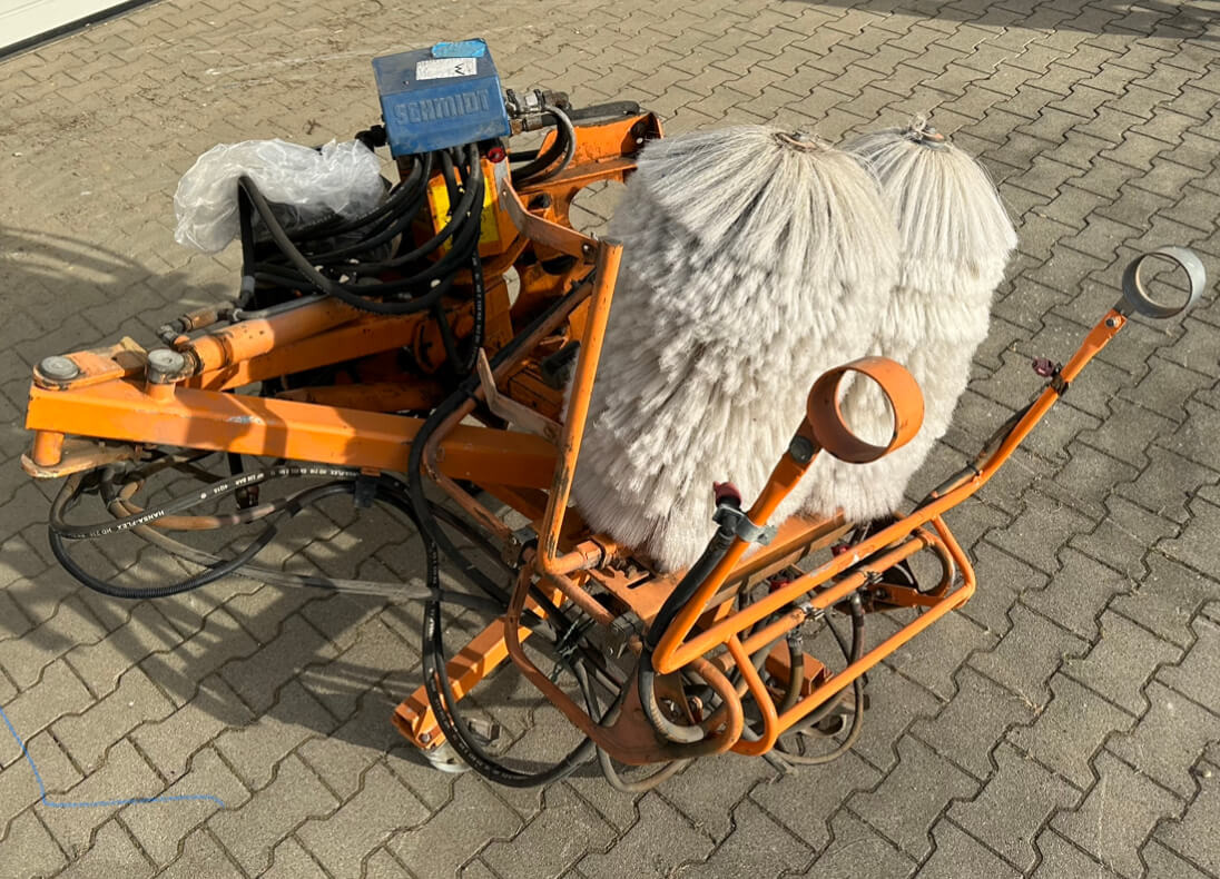 Unimog Leitpfostenwaschgerät Schmidt RPS-H - Метла: слика 2 Unimog Leitpfostenwaschgerät Schmidt RPS-H - Метла: слика 2