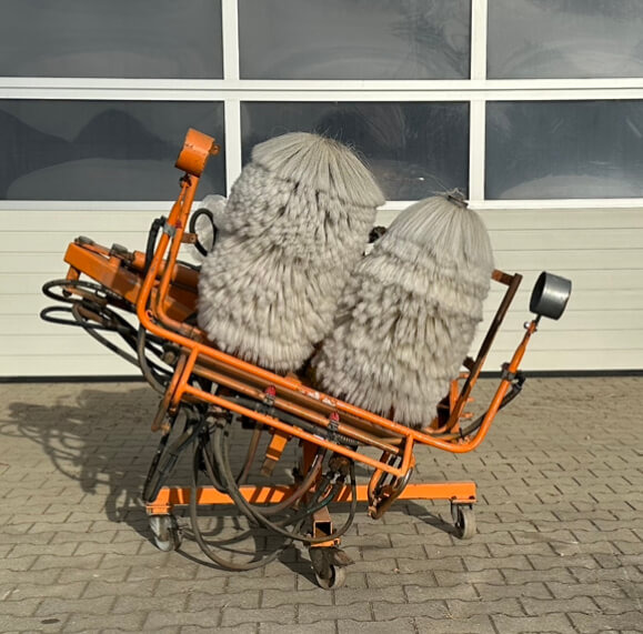 Unimog Leitpfostenwaschgerät Schmidt RPS-H - Метла: слика 1 Unimog Leitpfostenwaschgerät Schmidt RPS-H - Метла: слика 1