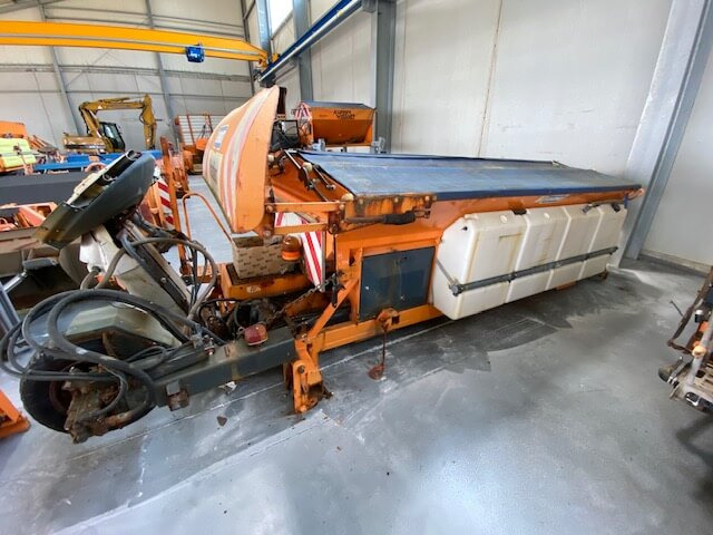 Unimog Salzstreuer Schmidt SAB40-36FR1750 - Распрскувач на песок/ Сол: слика 1 Unimog Salzstreuer Schmidt SAB40-36FR1750 - Распрскувач на песок/ Сол: слика 1