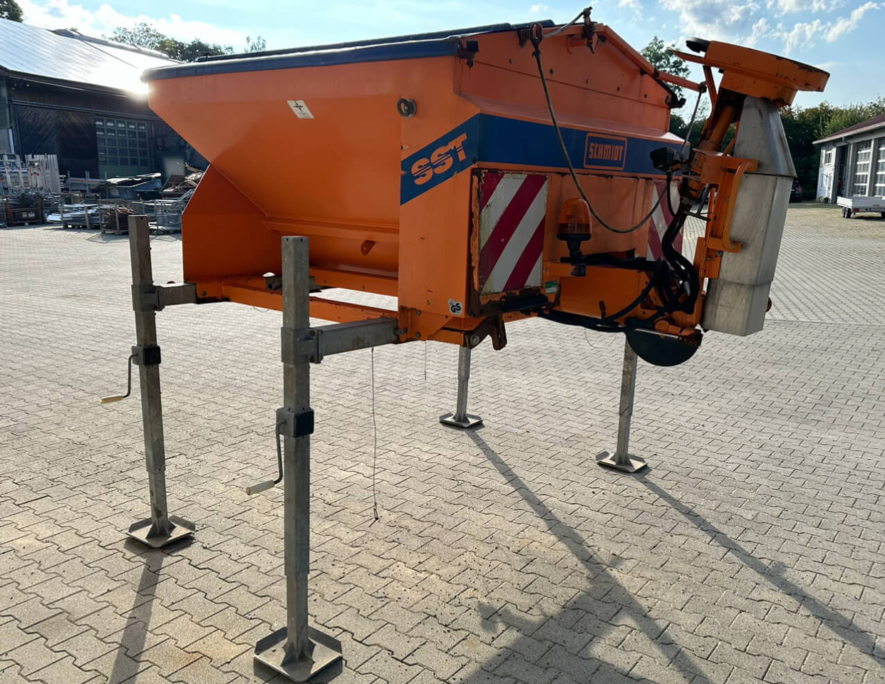 Unimog Salzstreuer Schmidt SST20-TLWH - Распрскувач на песок/ Сол: слика 1 Unimog Salzstreuer Schmidt SST20-TLWH - Распрскувач на песок/ Сол: слика 1