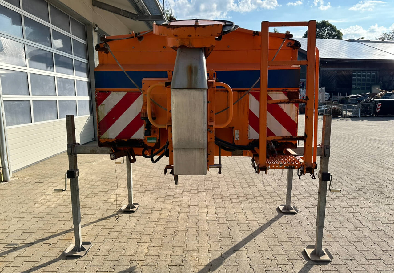 Unimog Salzstreuer Schmidt SST20-TLWH - Распрскувач на песок/ Сол: слика 2 Unimog Salzstreuer Schmidt SST20-TLWH - Распрскувач на песок/ Сол: слика 2