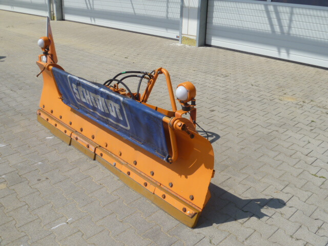 Unimog Schneepflug - Schneeschild Schmidt F11L - Плуг за чистење снег: слика 2 Unimog Schneepflug - Schneeschild Schmidt F11L - Плуг за чистење снег: слика 2