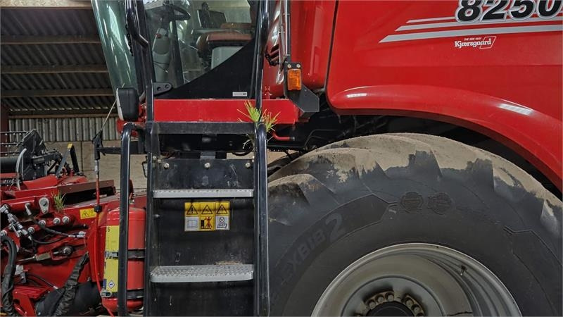 Case IH 8250 Axial-Flow med 35fod Varicut skærebord. Dansk - Комбајн: слика 2 Case IH 8250 Axial-Flow med 35fod Varicut skærebord. Dansk - Комбајн: слика 2