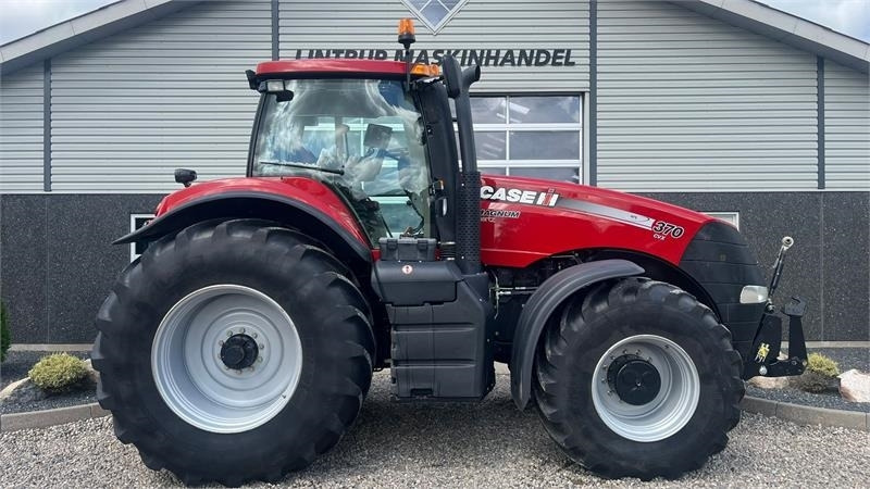 Трактор Case IH Magnum 370 CVX Med fronlift: слика 13