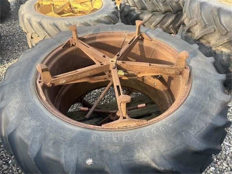 Goodyear 13,6 -38 Molcon 5 arme bred - Комплетно тркало за Земјоделска машина: слика 2 Goodyear 13,6 -38 Molcon 5 arme bred - Комплетно тркало за Земјоделска машина: слика 2