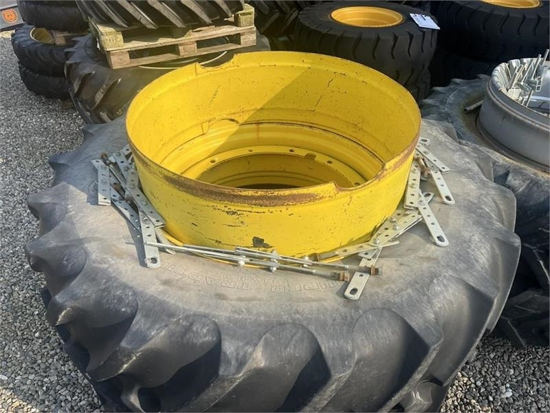 Goodyear 20,8-R42 Gule med ring og låse - Комплетно тркало за Земјоделска машина: слика 2 Goodyear 20,8-R42 Gule med ring og låse - Комплетно тркало за Земјоделска машина: слика 2