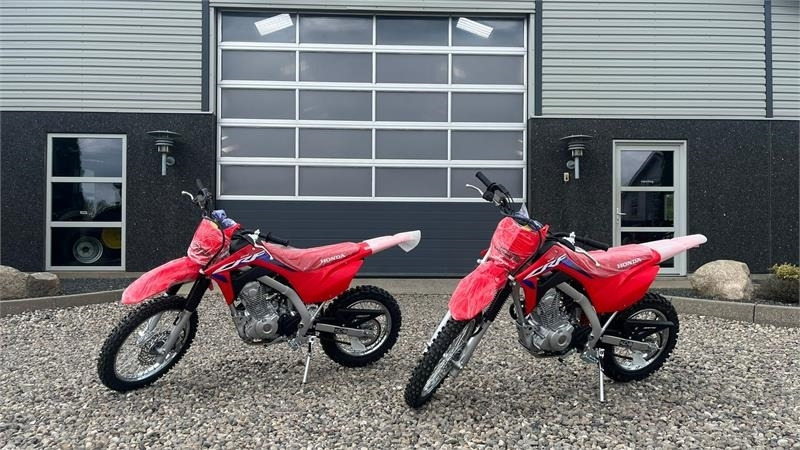Honda CRF 125 F DEMO. Rigtig crosser med gear og kobling  - Сетеренско возило/ Квад: слика 1 Honda CRF 125 F DEMO. Rigtig crosser med gear og kobling  - Сетеренско возило/ Квад: слика 1