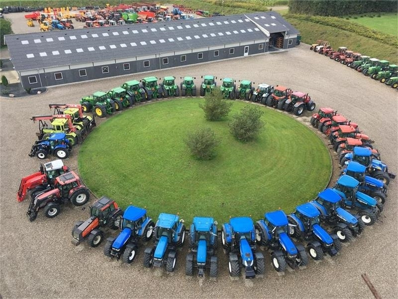 Трактор John Deere 4755 En rigtig kraftkarl med den store 7,6L motor: слика 20