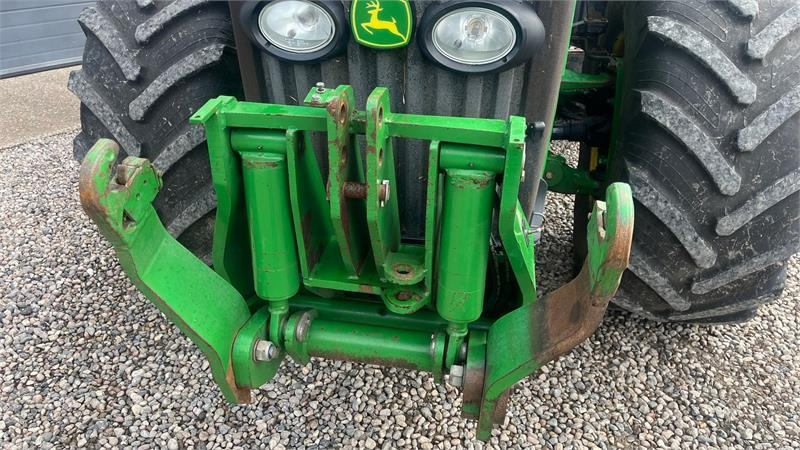 John Deere 8230 Med frontlift - Трактор: слика 4 John Deere 8230 Med frontlift - Трактор: слика 4