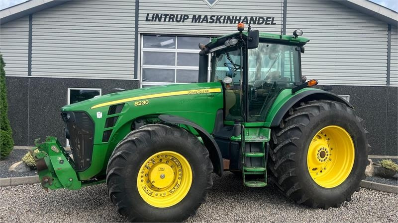 John Deere 8230 Med frontlift - Трактор: слика 1 John Deere 8230 Med frontlift - Трактор: слика 1
