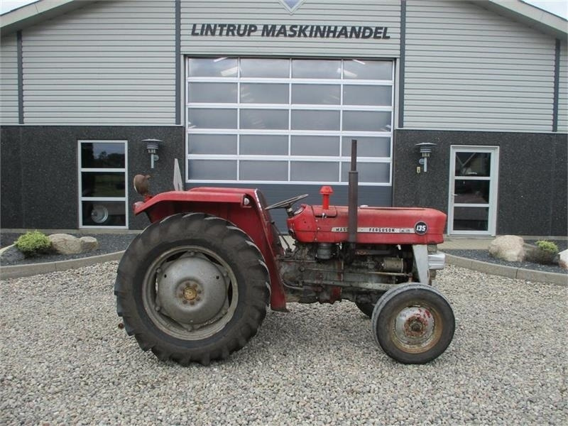 Massey Ferguson 135 Sjælden Benzin MF135. Den starter og går godt - Трактор: слика 2 Massey Ferguson 135 Sjælden Benzin MF135. Den starter og går godt - Трактор: слика 2