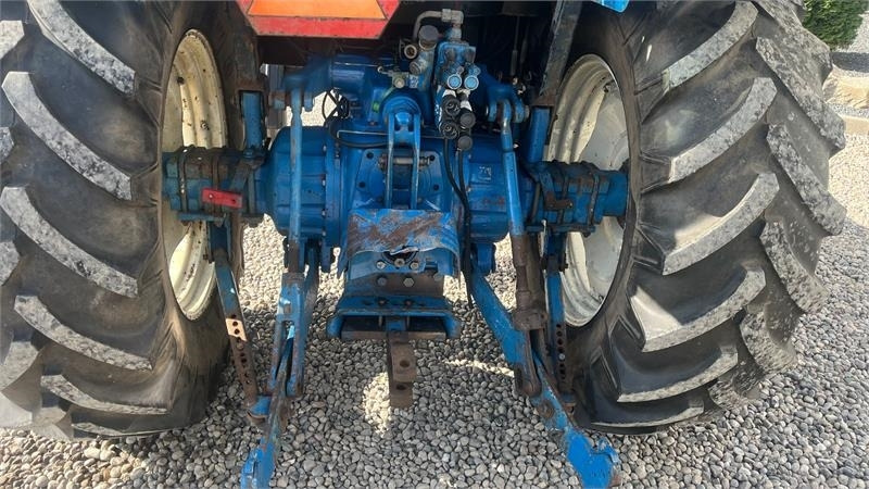 New Holland 5640 SL Dualpower - Трактор: слика 4 New Holland 5640 SL Dualpower - Трактор: слика 4