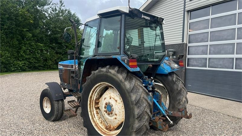 New Holland 7740 SLE Turbo Handy 2wd traktor - Трактор: слика 3 New Holland 7740 SLE Turbo Handy 2wd traktor - Трактор: слика 3