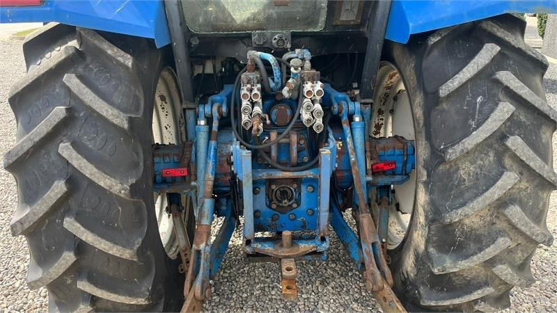 New Holland 8240 SLE Med frontlift og frontPTO - Трактор: слика 5 New Holland 8240 SLE Med frontlift og frontPTO - Трактор: слика 5