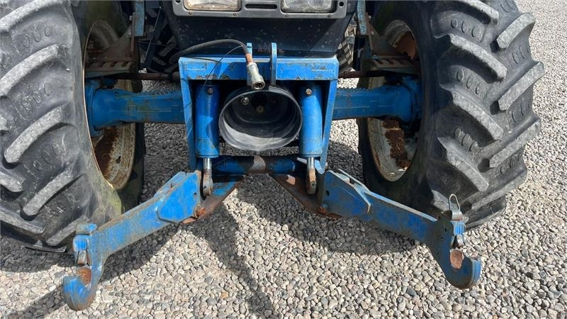 New Holland 8240 SLE Med frontlift og frontPTO - Трактор: слика 4 New Holland 8240 SLE Med frontlift og frontPTO - Трактор: слика 4