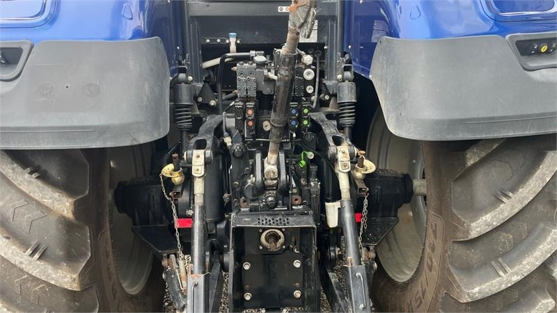 New Holland T7.315 Auto Command BluePower med frontlift - Трактор: слика 5 New Holland T7.315 Auto Command BluePower med frontlift - Трактор: слика 5