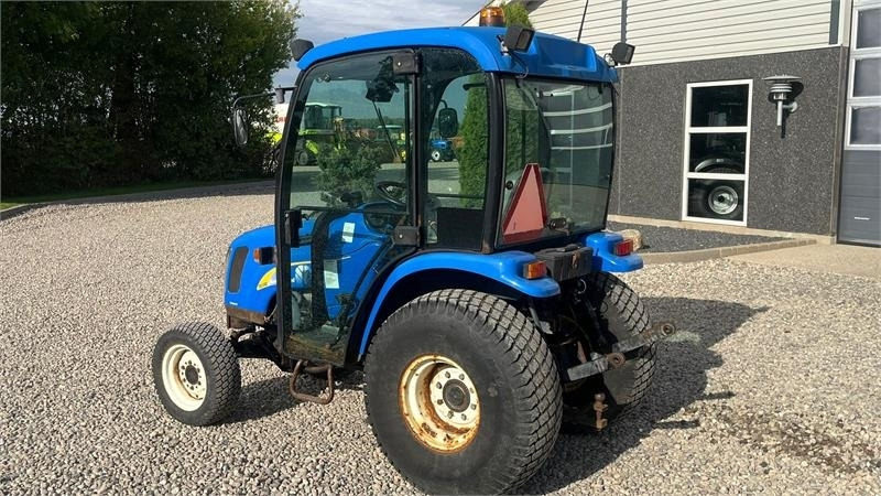 New Holland TC35DA Hydrostat - Трактор: слика 3 New Holland TC35DA Hydrostat - Трактор: слика 3