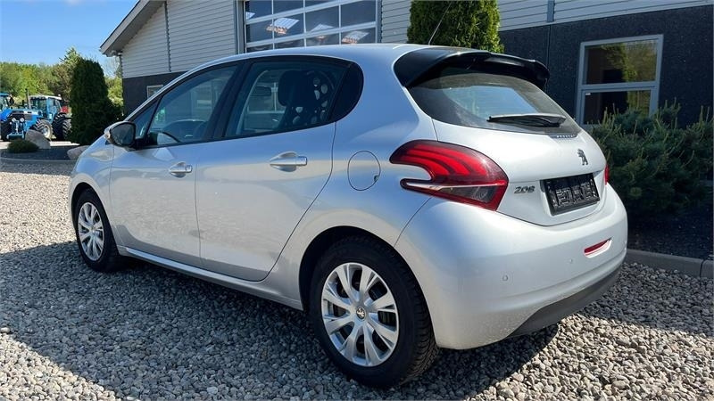 Peugeot 208 1,6 BlueHDi 100 Active Van 5d. NYSYNET og KUN - Минибус, Патничко комбе: слика 5 Peugeot 208 1,6 BlueHDi 100 Active Van 5d. NYSYNET og KUN - Минибус, Патничко комбе: слика 5