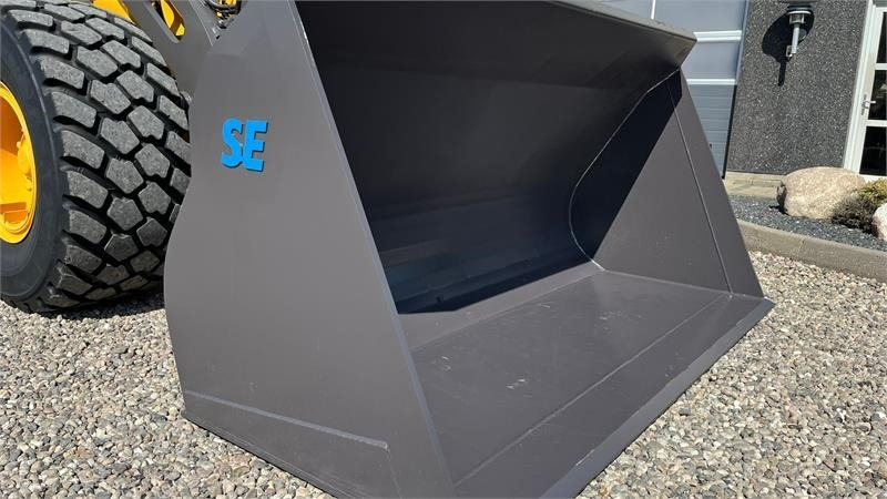 SE AB 2,9m3 skovl med Volvo beslag på. Den er 2.75 - Корпа за Градежна машина: слика 1 SE AB 2,9m3 skovl med Volvo beslag på. Den er 2.75 - Корпа за Градежна машина: слика 1