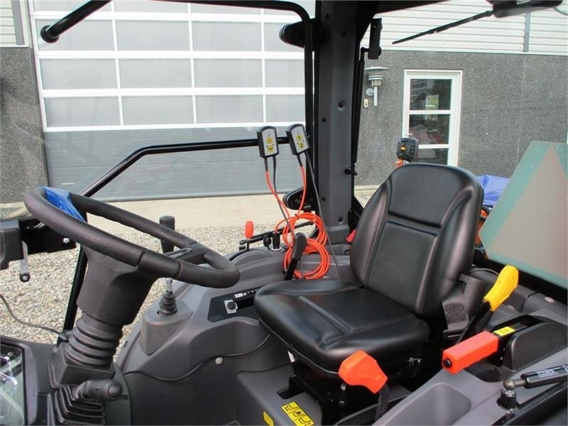 Solis H26 HST SNOW EDITION med frontlift, front PTO, Var - Општински трактор: слика 3 Solis H26 HST SNOW EDITION med frontlift, front PTO, Var - Општински трактор: слика 3