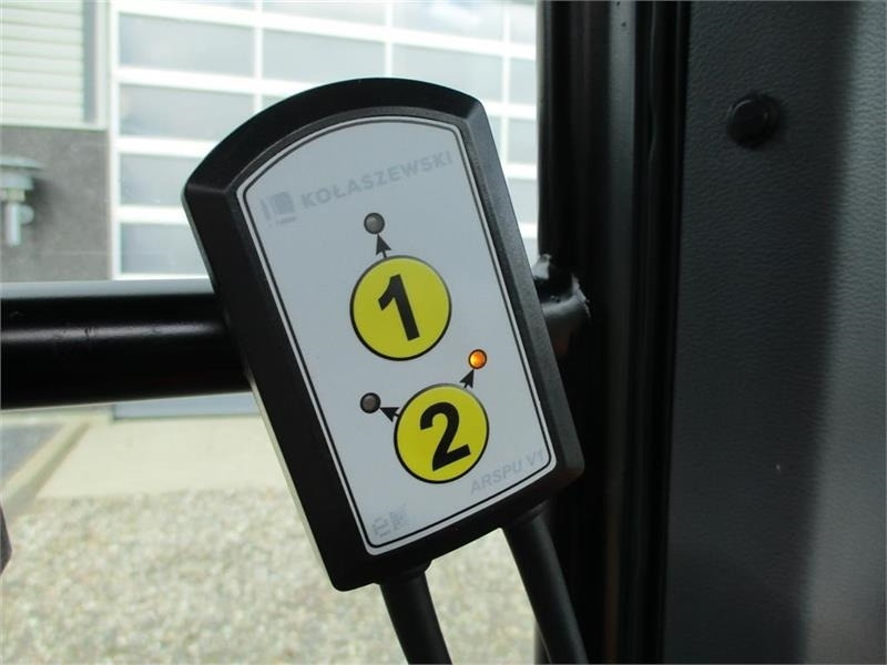 Solis H26 HST SNOW EDITION med frontlift, front PTO, Var - Општински трактор: слика 4 Solis H26 HST SNOW EDITION med frontlift, front PTO, Var - Општински трактор: слика 4