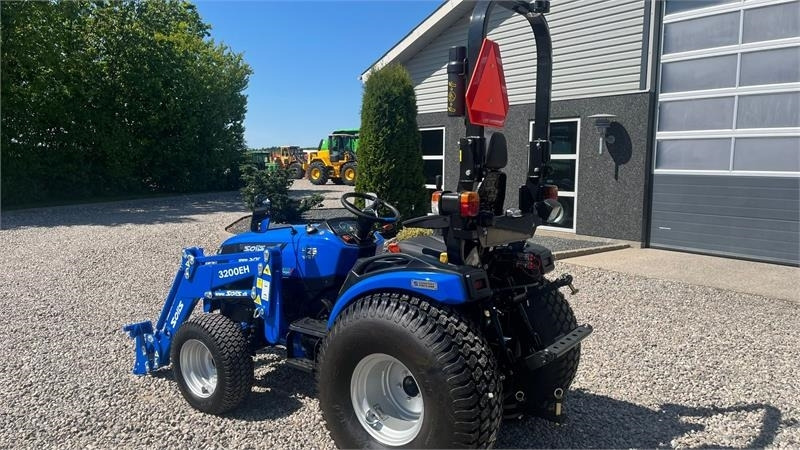 Solis H26 HST Turfdæk og Frontlæsser - Трактор: слика 3 Solis H26 HST Turfdæk og Frontlæsser - Трактор: слика 3