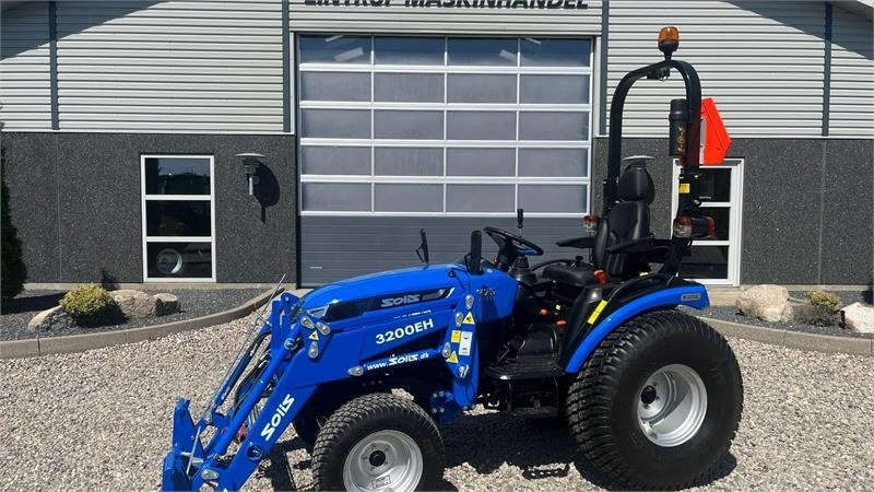 Solis H26 HST Turfdæk og Frontlæsser - Трактор: слика 1 Solis H26 HST Turfdæk og Frontlæsser - Трактор: слика 1