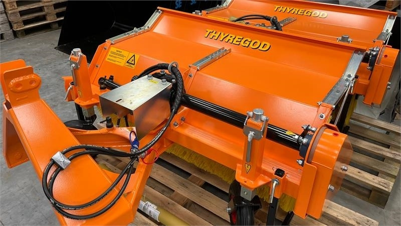 Thyregod TK 1600 PTO, med hydraulisk sving. - Метла: слика 1 Thyregod TK 1600 PTO, med hydraulisk sving. - Метла: слика 1