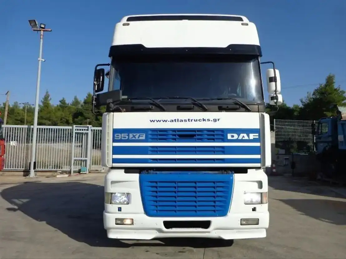 DAF XF 480 DAF XF.480 4X2 Super Space Intarder - Камион влекач: слика 3 DAF XF 480 DAF XF.480 4X2 Super Space Intarder - Камион влекач: слика 3