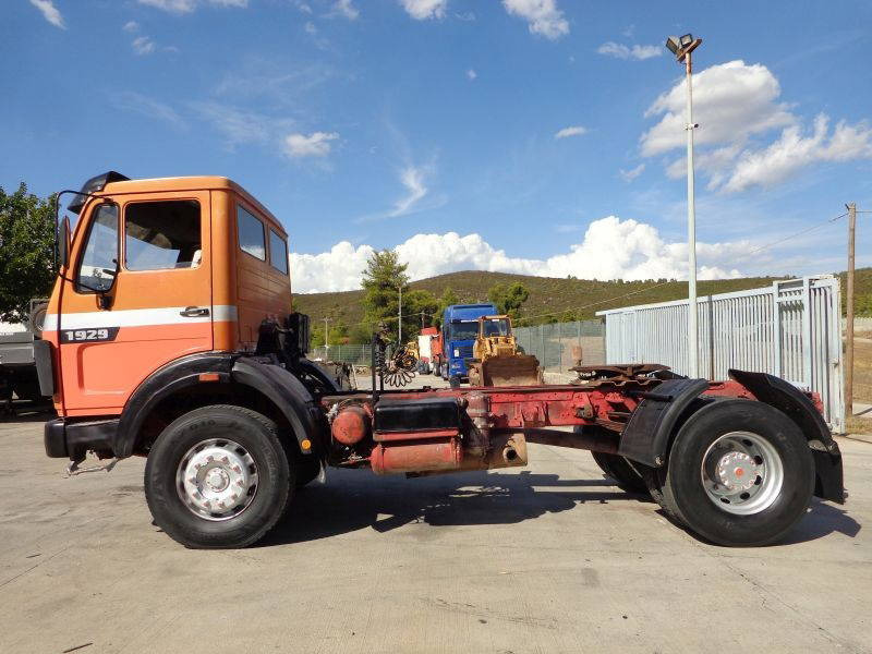 Mercedes-Benz NG Mercedes Benz 1929K 4X2 - Камион влекач: слика 3 Mercedes-Benz NG Mercedes Benz 1929K 4X2 - Камион влекач: слика 3