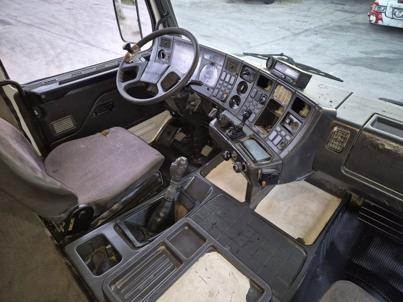 Камион влекач Scania R142-V8 Scania 142M.420 4X2 Topline: слика 10 Камион влекач Scania R142-V8 Scania 142M.420 4X2 Topline: слика 10