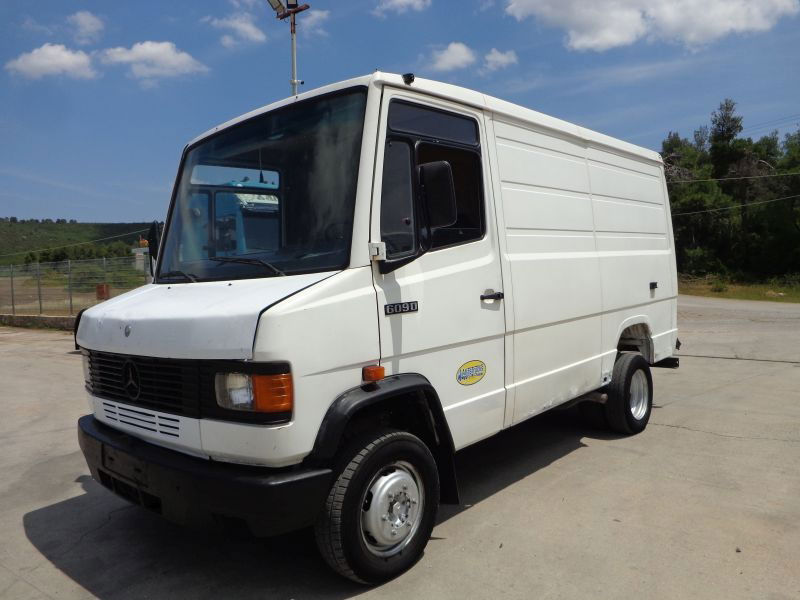 Mercedes-Benz Sprinter Mercedes Benz 609D - Товарно комбе: слика 1 Mercedes-Benz Sprinter Mercedes Benz 609D - Товарно комбе: слика 1