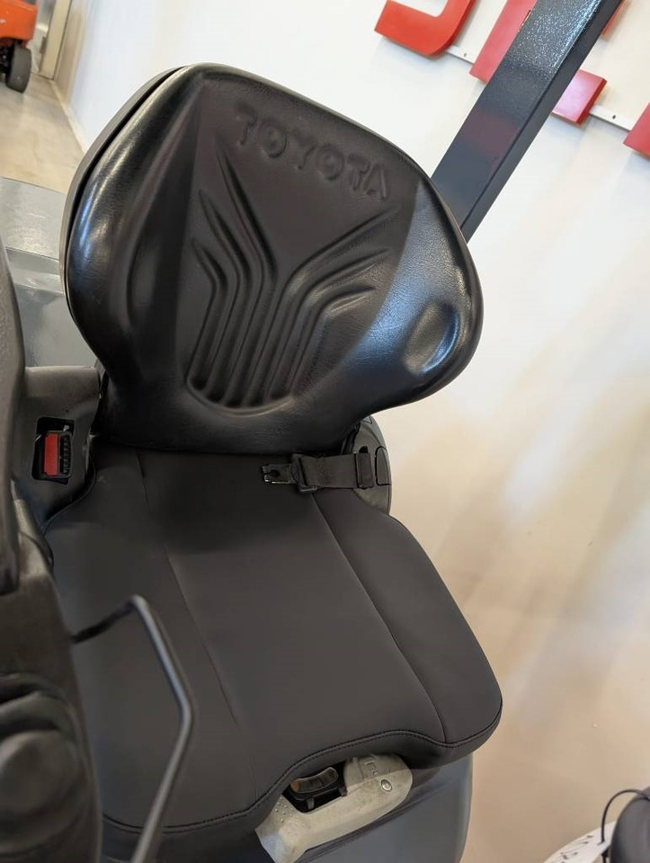 Toyota 10811 06-8FD25F - Дизел вилушкар: слика 5 Toyota 10811 06-8FD25F - Дизел вилушкар: слика 5