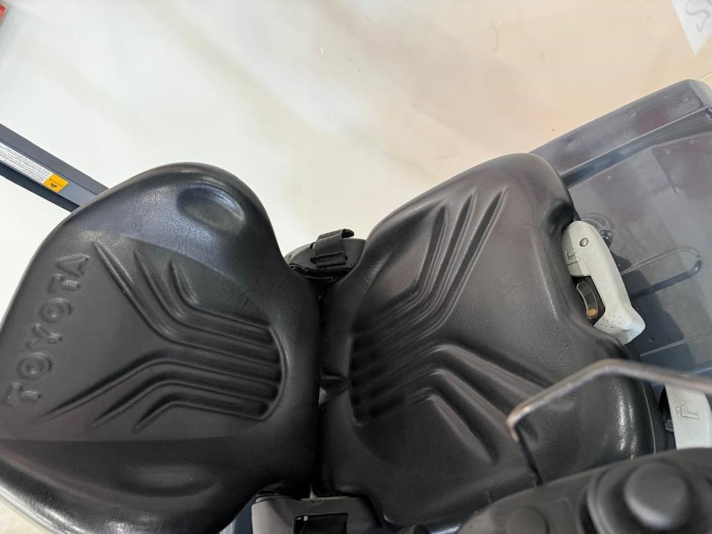 Toyota 11032 - 8FBM16T  - Електричен вилушкар: слика 4 Toyota 11032 - 8FBM16T  - Електричен вилушкар: слика 4