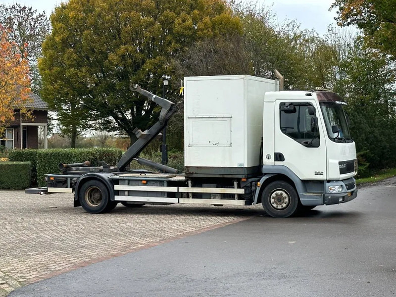 DAF LF 45 180!! HAAKARM/CONTAINER!!MOBILE WORKSHOP!! - Камион со кука за подигање: слика 2 DAF LF 45 180!! HAAKARM/CONTAINER!!MOBILE WORKSHOP!! - Камион со кука за подигање: слика 2