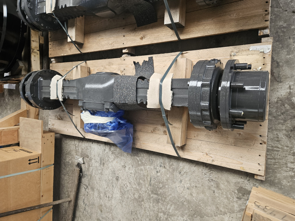 Case 48028549 - 424027 - Предна оска за Градежна машина: слика 1 Case 48028549 - 424027 - Предна оска за Градежна машина: слика 1