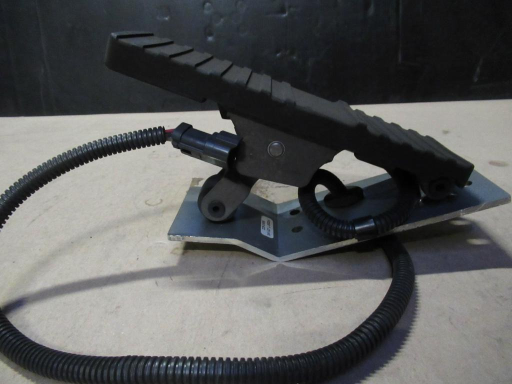 Caterpillar 2292456 - - Педала за Градежна машина: слика 2 Caterpillar 2292456 - - Педала за Градежна машина: слика 2