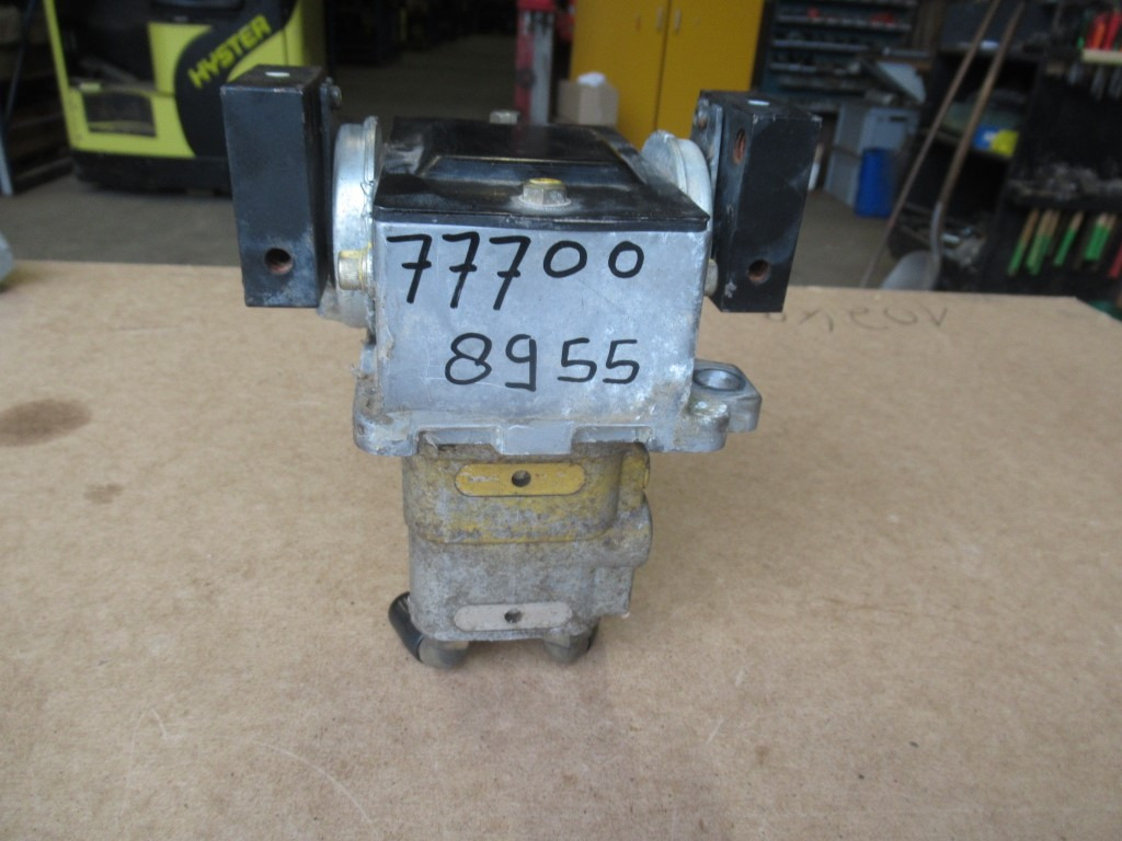 Hitachi HVP05S-040-101 - - Педала за Градежна машина: слика 1 Hitachi HVP05S-040-101 - - Педала за Градежна машина: слика 1