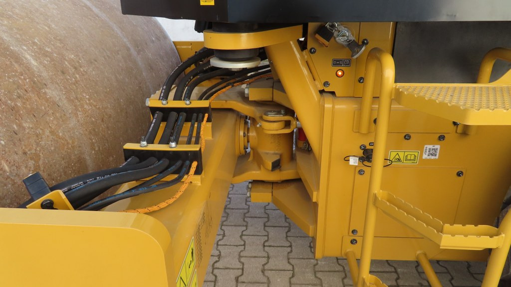 Компактор Caterpillar CS 56 B: слика 13