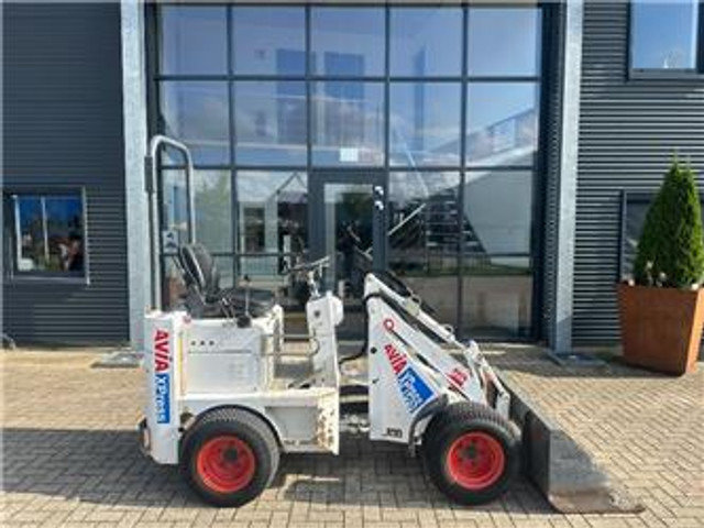 Knikmops 100 - Натоварувач на тркала: слика 1 Knikmops 100 - Натоварувач на тркала: слика 1