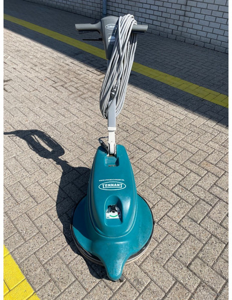 TENNANT 2370 - Возило за метење: слика 4 TENNANT 2370 - Возило за метење: слика 4