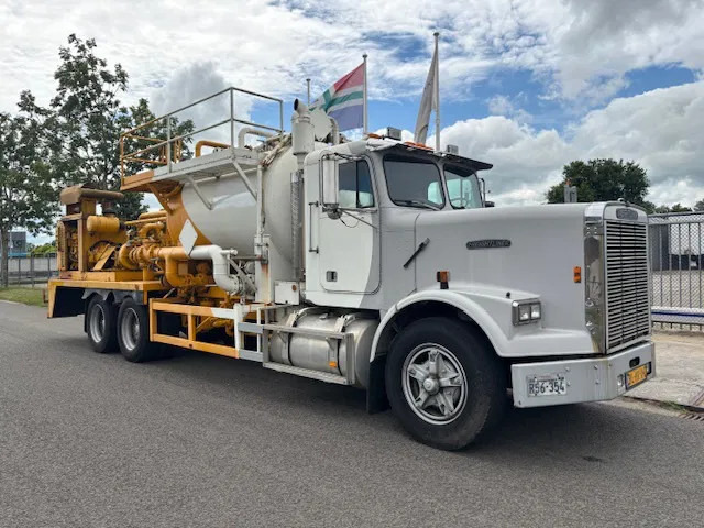Freightliner 3 AXLE RIGID BODY chassis cabine - Камион со кабинска шасија: слика 3 Freightliner 3 AXLE RIGID BODY chassis cabine - Камион со кабинска шасија: слика 3