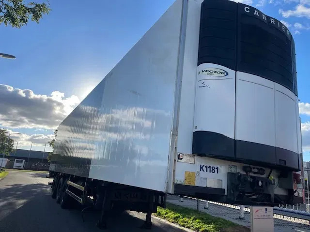 Van Eck UT-3B Steering axle 260 cm insteek Frigo carrier vector UT-3B H= 260 W= 250cm - Полуприколка ладилник: слика 3 Van Eck UT-3B Steering axle 260 cm insteek Frigo carrier vector UT-3B H= 260 W= 250cm - Полуприколка ладилник: слика 3