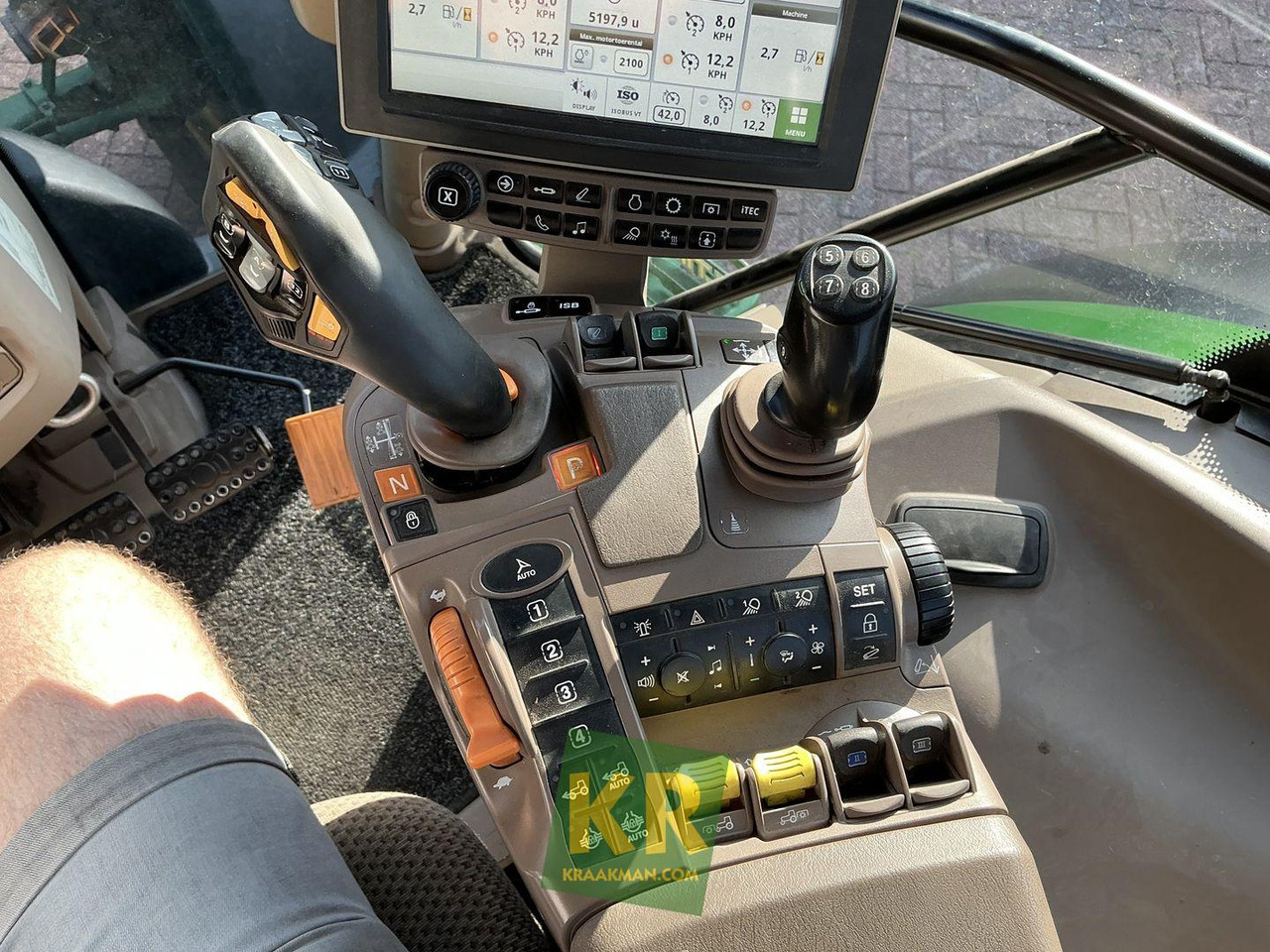 6130R John Deere - Трактор: слика 1 6130R John Deere - Трактор: слика 1