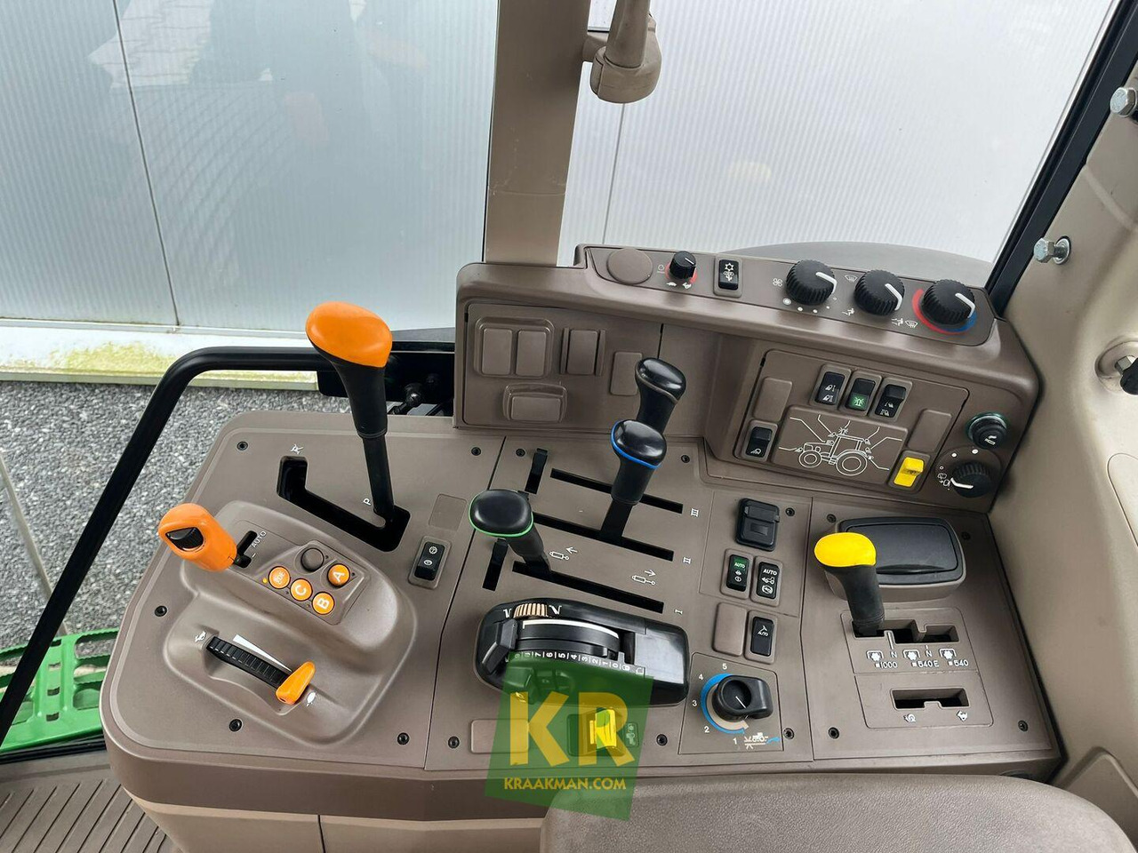 Трактор 6155M John Deere: слика 10