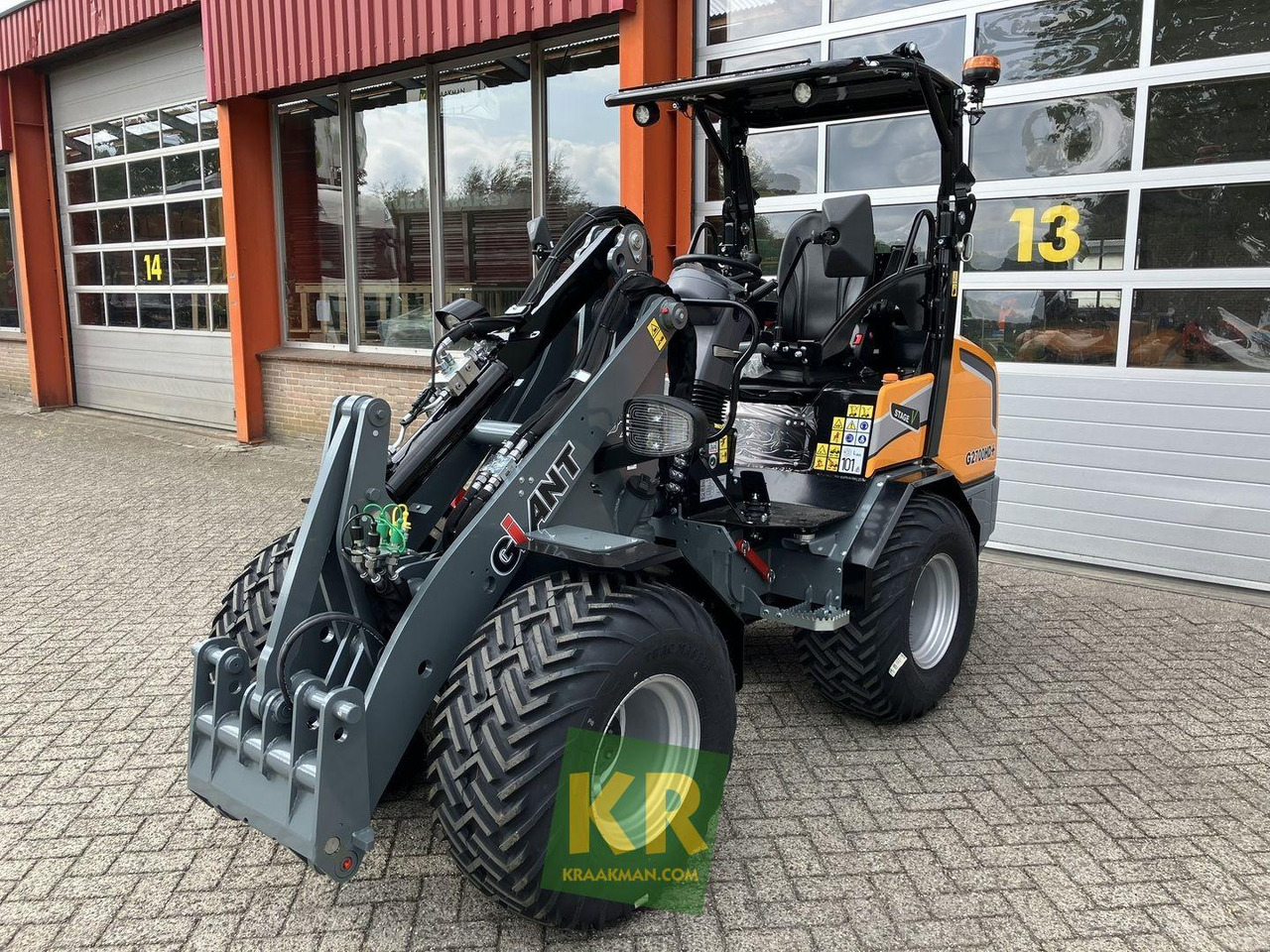 Giant G2700 HD  - Земјоделски натоварувач: слика 1 Giant G2700 HD  - Земјоделски натоварувач: слика 1